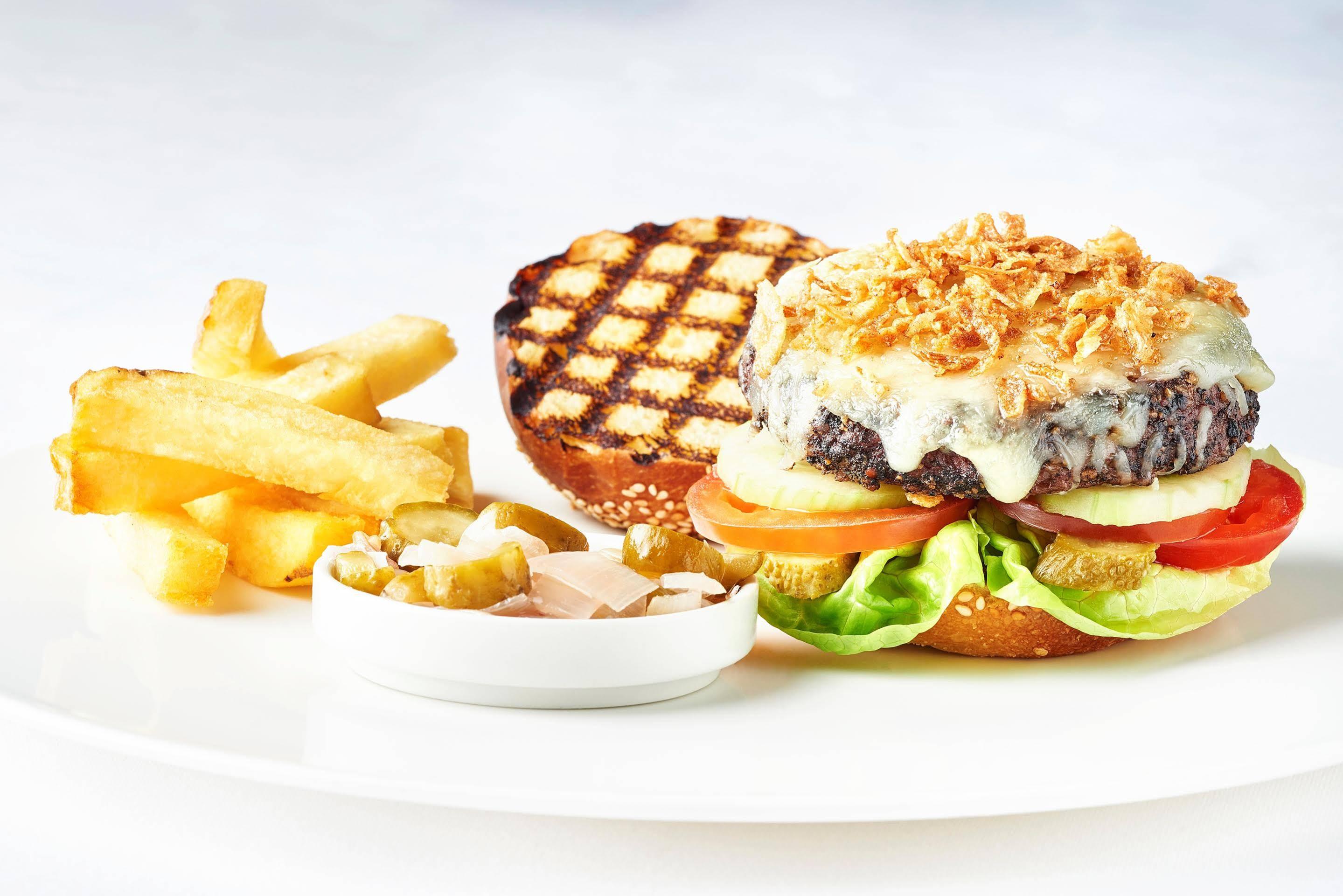 Hotel Des Indes La Haya Exterior foto A burger with chips