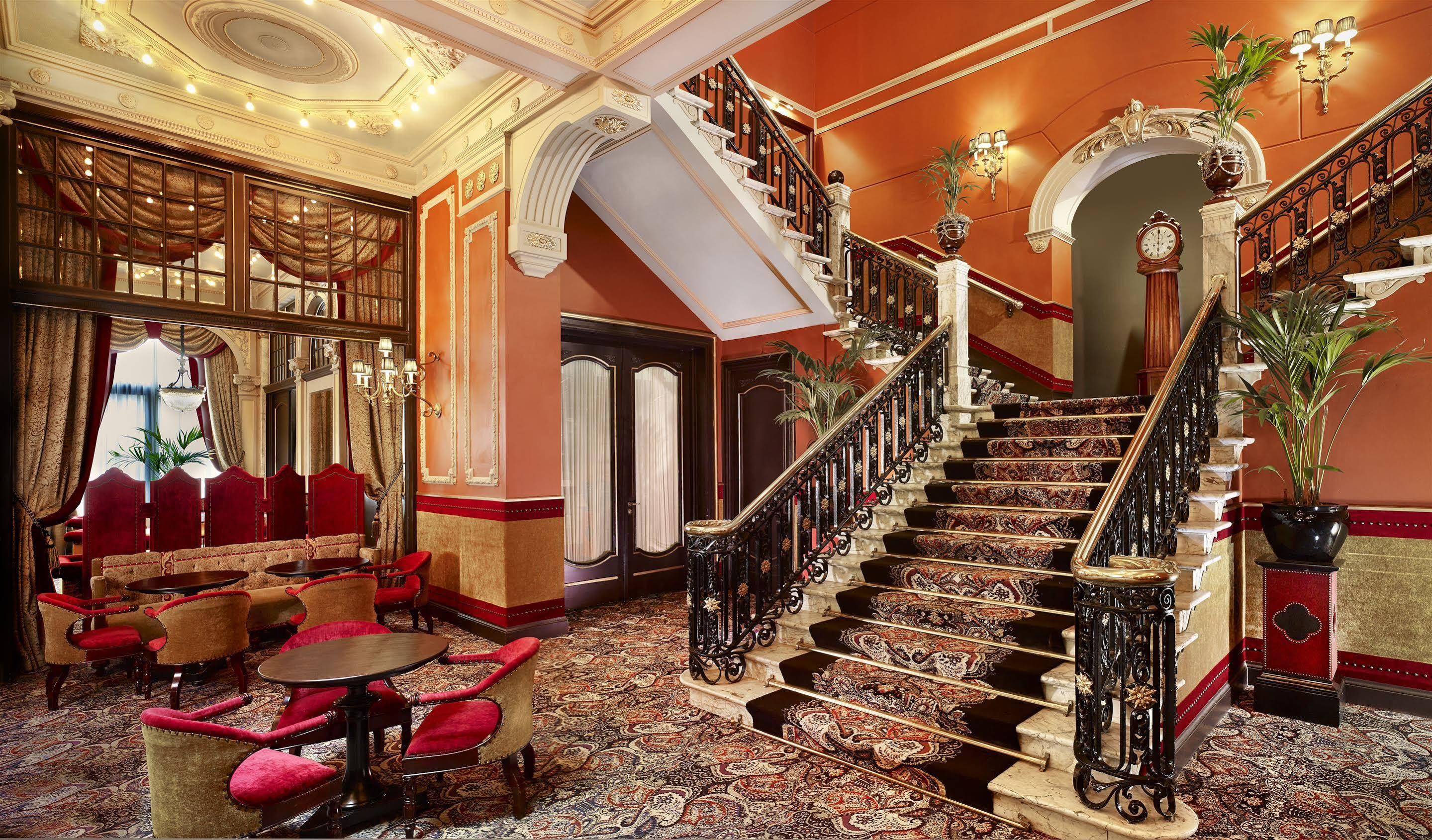 Hotel Des Indes La Haya Exterior foto The staircase
