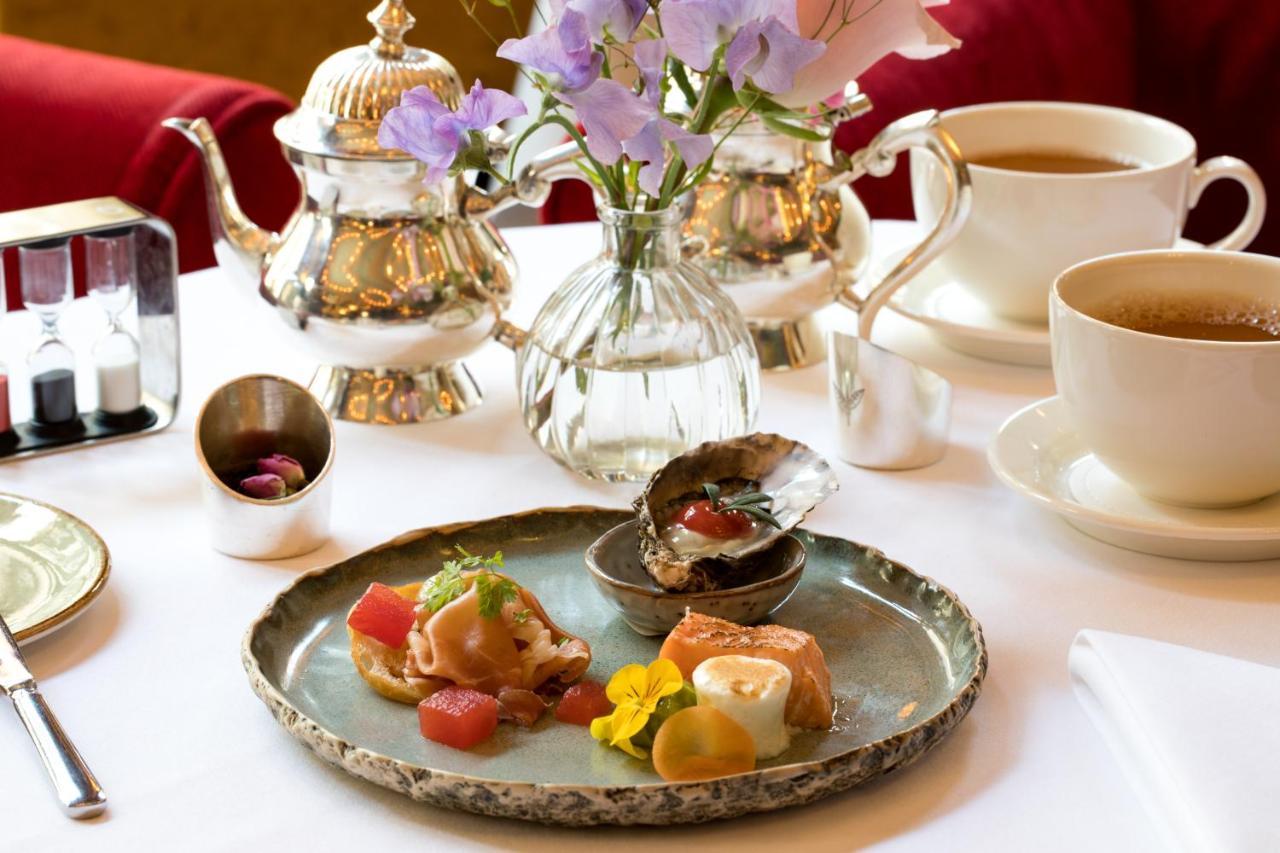 Hotel Des Indes La Haya Exterior foto Afternoon tea at the Ritz