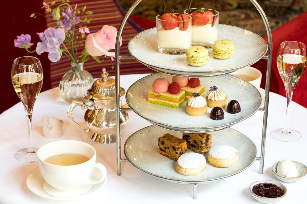 Hotel Des Indes La Haya Exterior foto Afternoon tea at the InterContinental London Park Lane