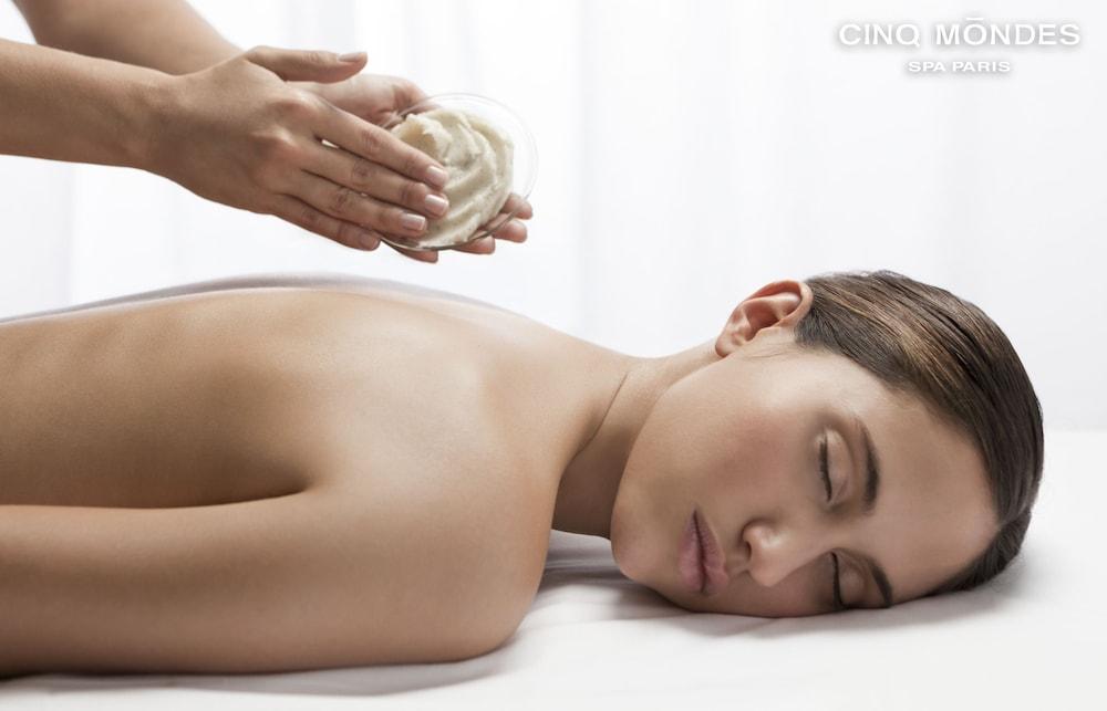 Hotel Des Indes La Haya Exterior foto A woman receiving a massage