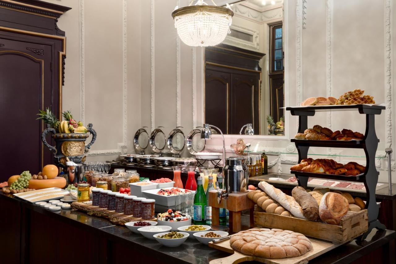 Hotel Des Indes La Haya Exterior foto A buffet at the St. Regis New York
